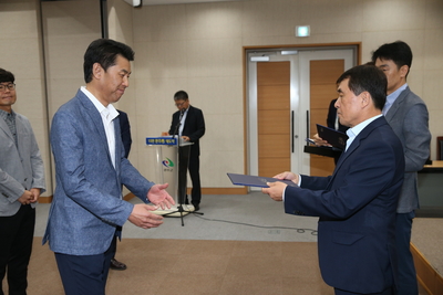 인사발령에의한사령장교부(30).JPG