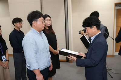 인사발령에의한사령장교부(70).JPG