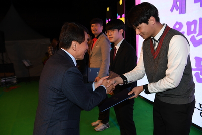 봉동읍민의날표창장수여식(13).JPG