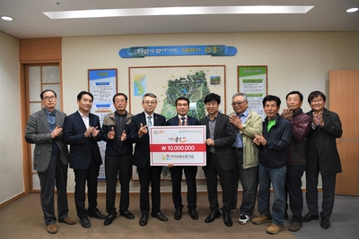 한우협동조합사회소통기금전달식(2).JPG