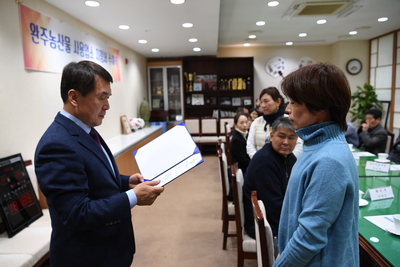 농산물사용업소지정서수여식(1).JPG