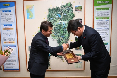 명예군민증수여식(9).JPG