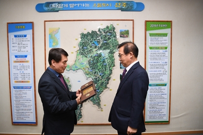 명예군민증수여식(15).JPG