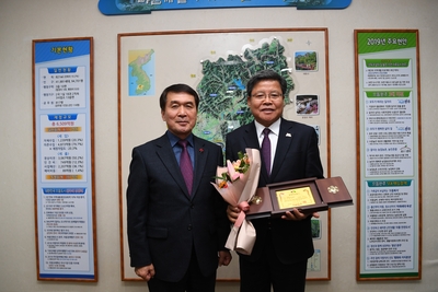 명예군민증수여식(24).JPG