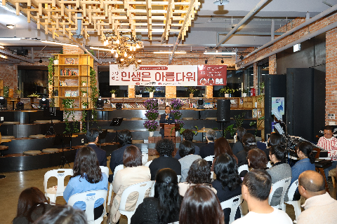 중장년 인문프로그램 낭독극 행사 (7).JPG