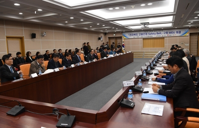 고용안정선제대응패키지사업업무협약(1).JPG