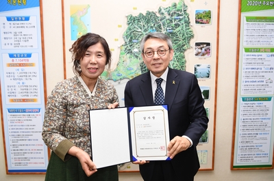 봉동한옥숲유치원사회소통기금전달식(4).JPG