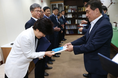 5급교육생수료사령교부(6).JPG