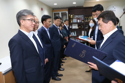 5급교육생수료사령교부(8).JPG