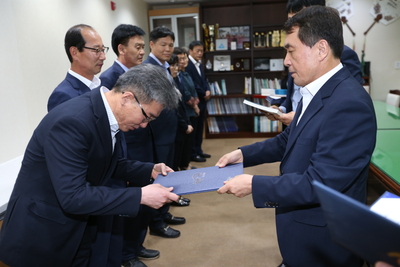 5급교육생수료사령교부(9).JPG