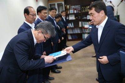 5급교육생수료사령교부(11).JPG