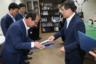 5급교육생수료사령교부(15).JPG