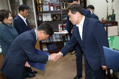 5급교육생수료사령교부(27).JPG