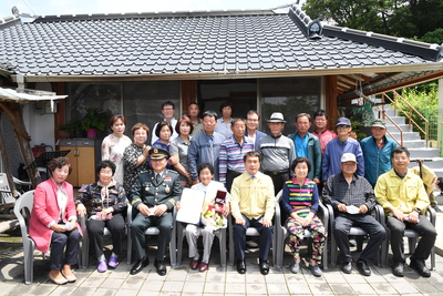 6,25참전용사유공자화랑무공훈장전수식(11).JPG