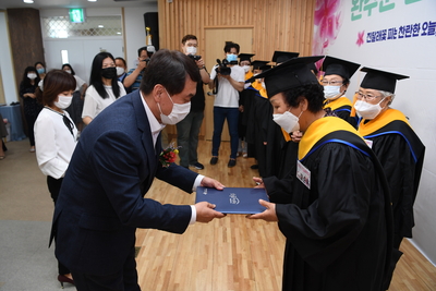 제3회초등학력인정진달래학교졸업식(7).JPG