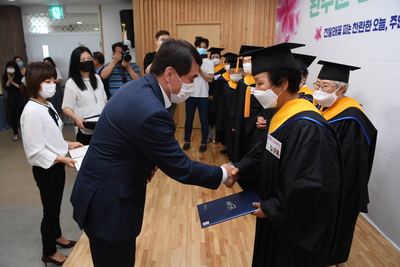 제3회초등학력인정진달래학교졸업식(8).JPG