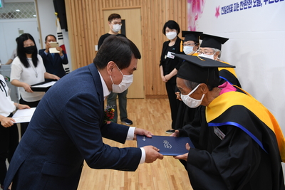 제3회초등학력인정진달래학교졸업식(23).JPG