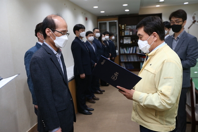 임기제신규공무원사령장교부(1).JPG