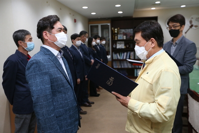 임기제신규공무원사령장교부(3).JPG