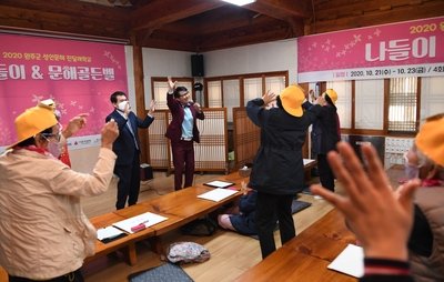 성인문해진달래학교나들이&문해골든벨(1).JPG