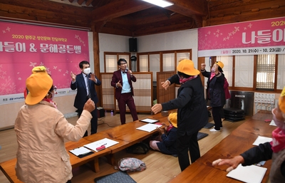 성인문해진달래학교나들이&문해골든벨(2).JPG