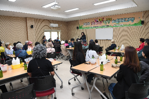치매 인식개선프로그램 브레인up 힐링day (10).JPG
