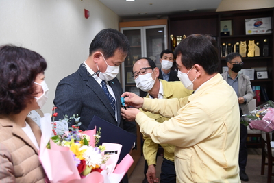 동상면사람들대통령상수상(7).JPG