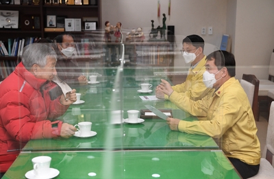 공동모금회사회복지서비스차량전달식(2).JPG