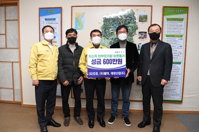 (유)호경,(주)팔마,태양산업(주)이웃돕기성금전달식(1).JPG