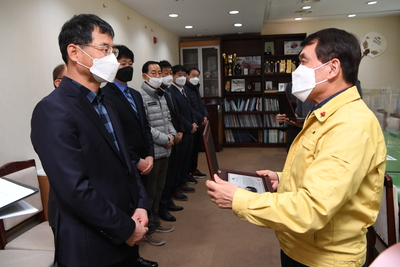 정년퇴직자공로패수여식(1).JPG