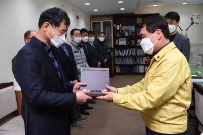 정년퇴직자공로패수여식(2).JPG