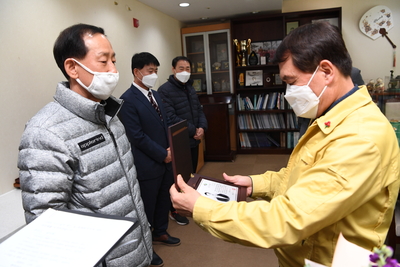 정년퇴직자공로패수여식(11).JPG