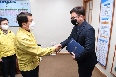 완주군봉사대상및모범공무원시상(14).jpg