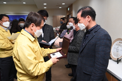공로연수자공로패전달식(14).JPG