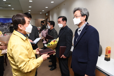 공로연수자공로패전달식(16).JPG