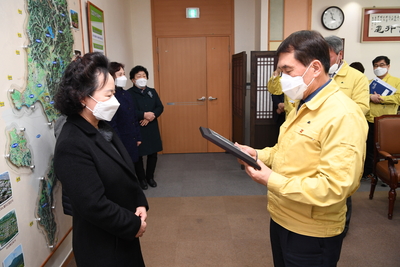 퇴임부녀연합회장감사패수여식(2).JPG