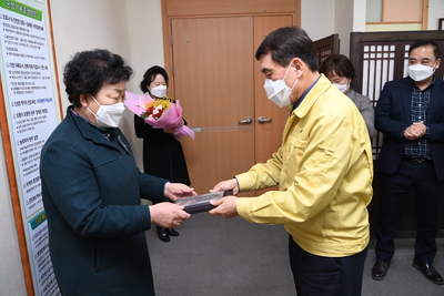 퇴임부녀연합회장감사패수여식(15).JPG