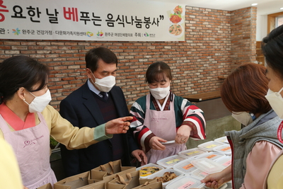 한국에서중요한날베푸는음식나눔봉사(5).JPG