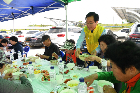 용진읍 어르신 삼계탕 나눔행사 (47).JPG