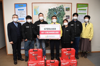 나눔곳간기부물품전달식(1).JPG