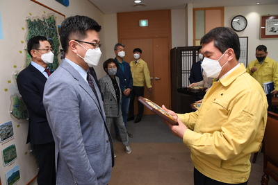 지방재정확충기여자감사패수여(2).JPG