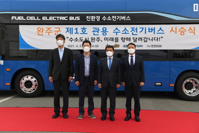 완주군제1호관용수소전기버스시승식(17).JPG