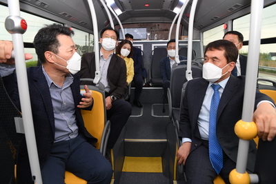 완주군제1호관용수소전기버스시승식(24).JPG