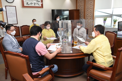 현대자동차전주공장코로나19응원키트전달식(3).JPG