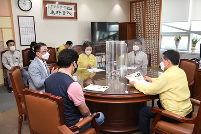 현대자동차전주공장코로나19응원키트전달식(5).JPG