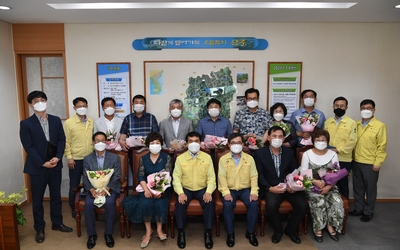 상반기퇴직자공로패수여(38).JPG