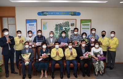 상반기퇴직자공로패수여(39).JPG