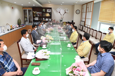 상반기퇴직자공로패수여(40).JPG