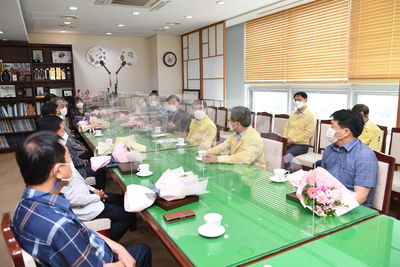 상반기퇴직자공로패수여(41).JPG