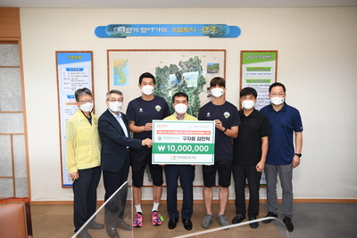 전북현대축구선수이웃돕기성금전달식(4).JPG